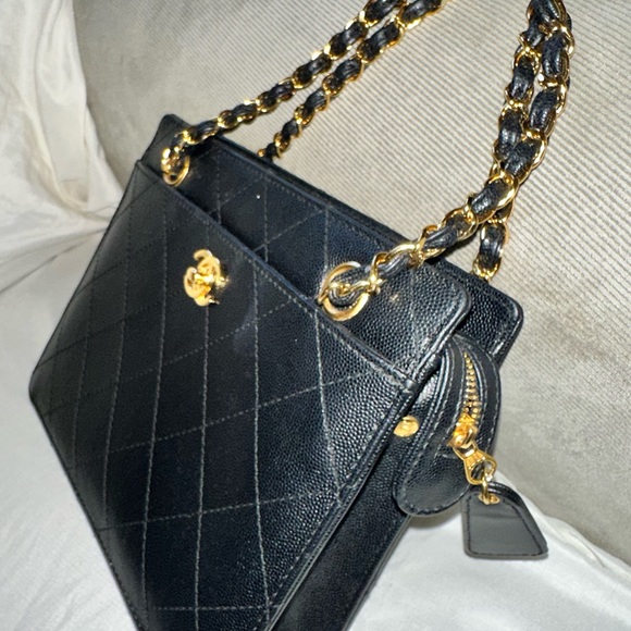 CHANEL Vintage Black Quilted Leather CC 1997-1999 Lagerfeld Purse - Picture 3 of 8